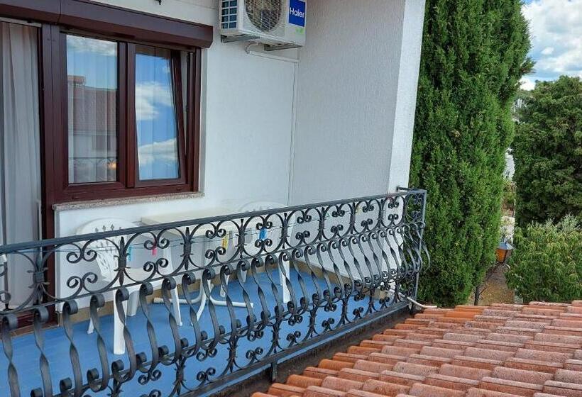 Triple Room Sea View, Pansion Klaudija