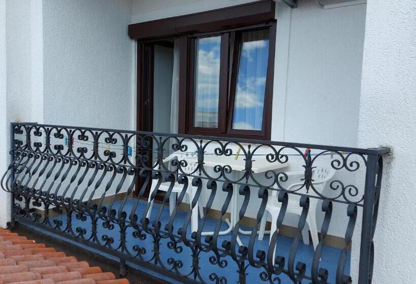 Triple Room Sea View, Pansion Klaudija