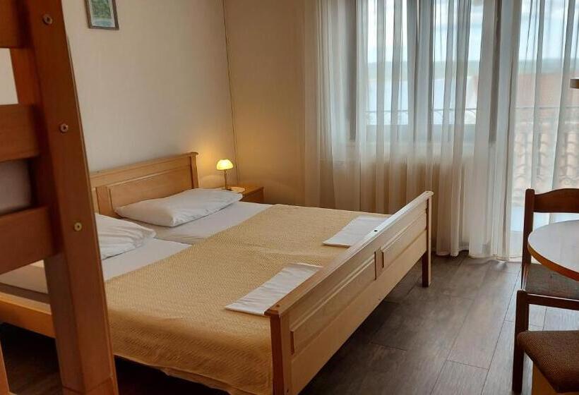 Triple Room Sea View, Pansion Klaudija