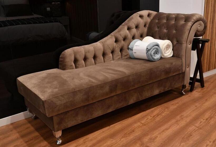 جناح مزود بتراس, Casa Das Carpas