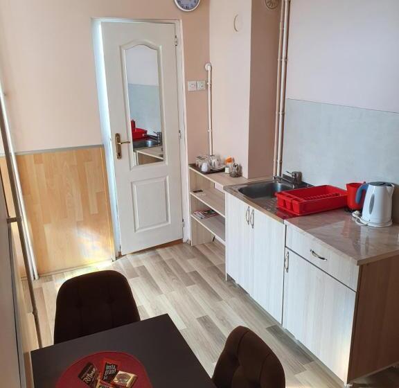 آپارتمان 1 خوابه با تراس, Malgo