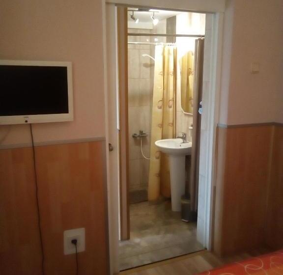 آپارتمان 1 خوابه با تراس, Malgo