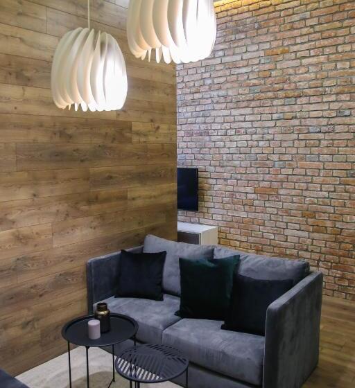 استودیوی استاندارد, Apart Hotel на трояндовой