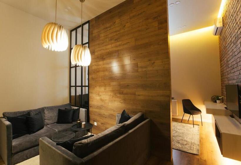 استودیوی استاندارد, Apart Hotel на трояндовой
