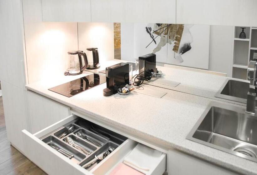 استودیوی استاندارد, Apart Hotel на трояндовой