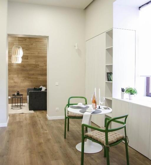 استودیوی استاندارد, Apart Hotel на трояндовой