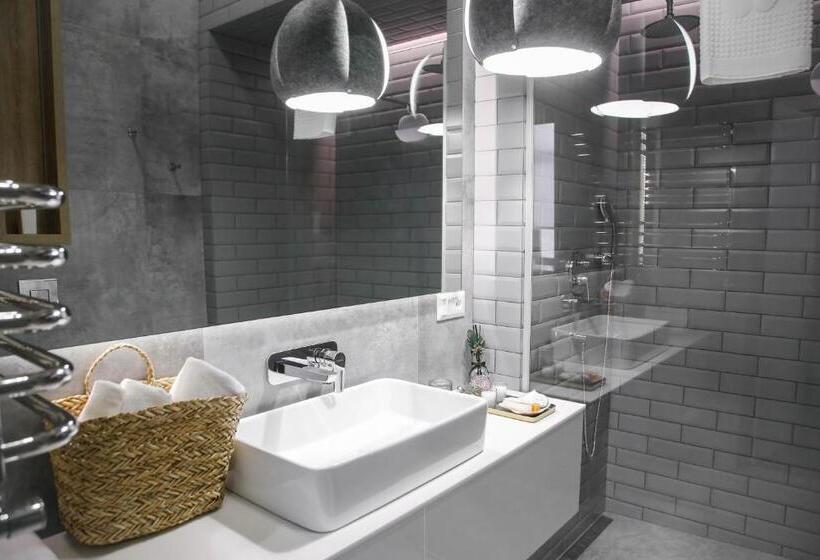 استودیوی استاندارد, Apart Hotel на трояндовой