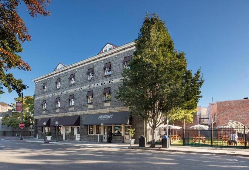 غرفة قياسية سرير ملكى, La Rose