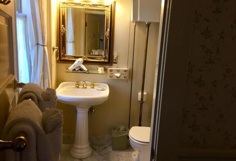 جناح جونيور, La Rose