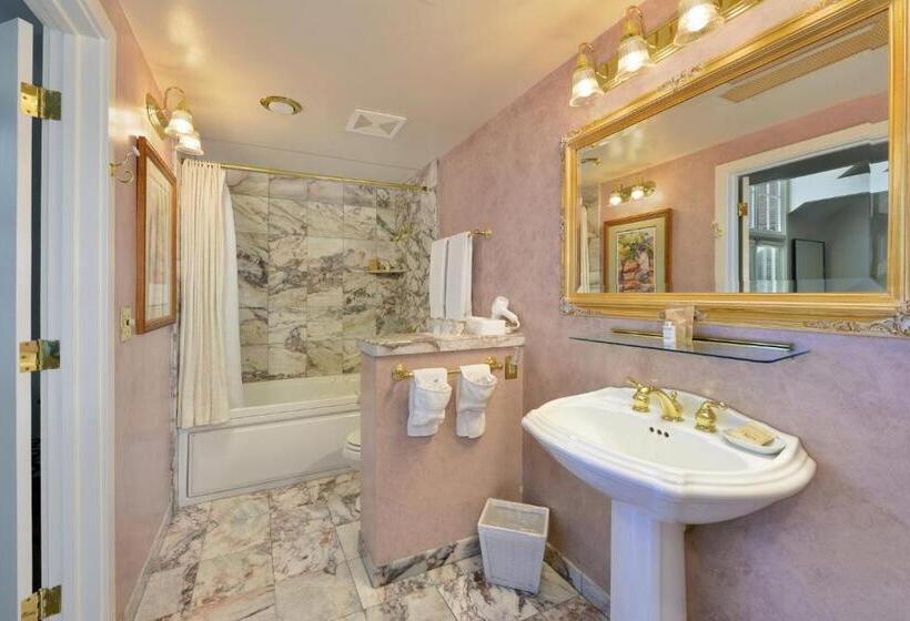 جناح جونيور, La Rose