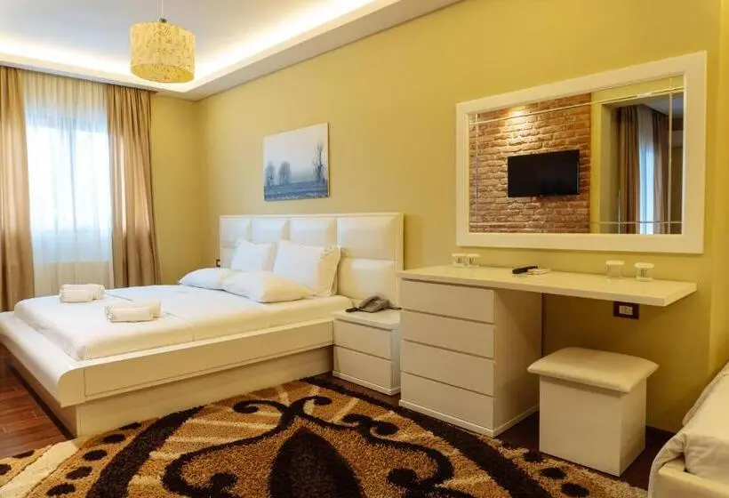 سوییت جونیور, Casta Diva Boutique