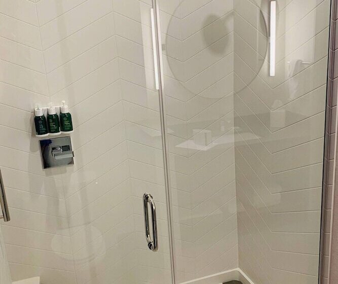 جناح, Fairfield Inn & Suites Whitewater