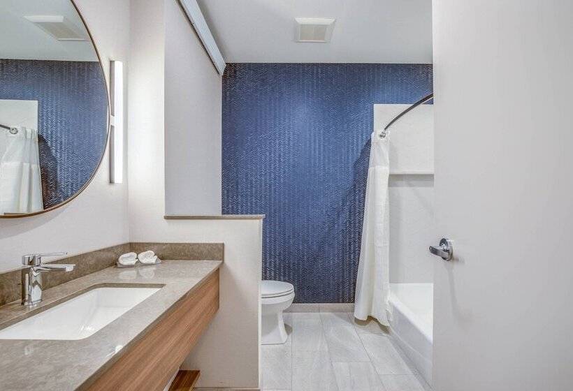 جناح, Fairfield Inn & Suites Whitewater