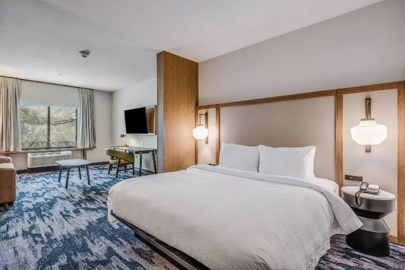 キングサイズベッドのスイートルーム, Fairfield Inn & Suites Whitewater