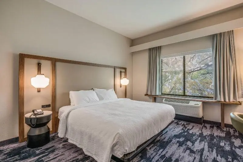 キングサイズベッドのスイートルーム, Fairfield Inn & Suites Whitewater