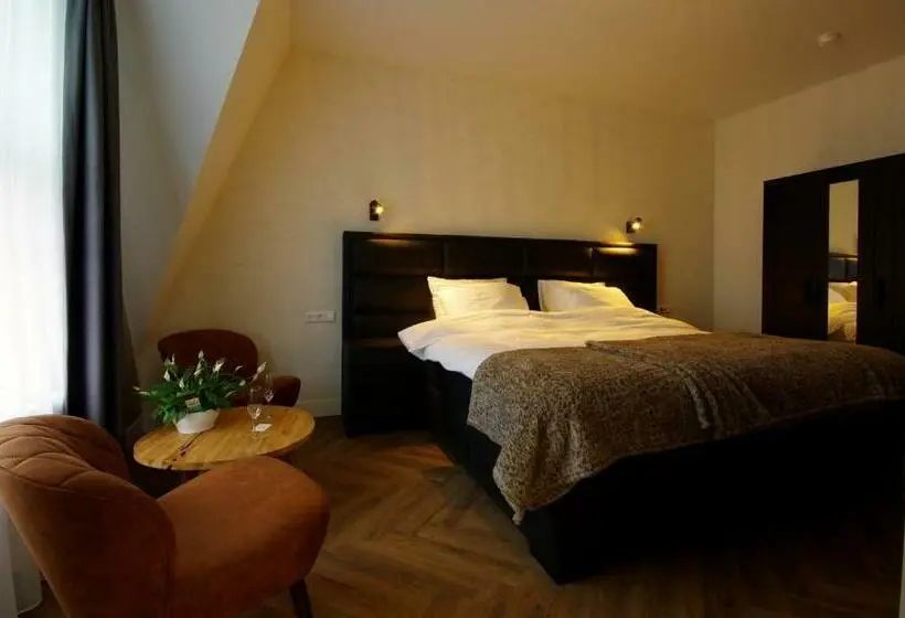キングサイズベッドのデラックススイート, Inn Naeldwyk Torenburg