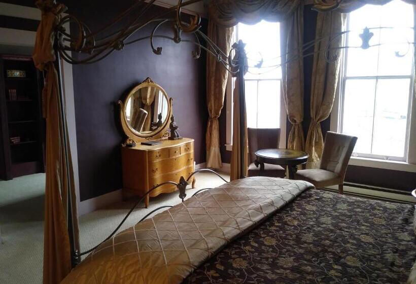 מיטת קינג בסוויטה, The Inn In Westport