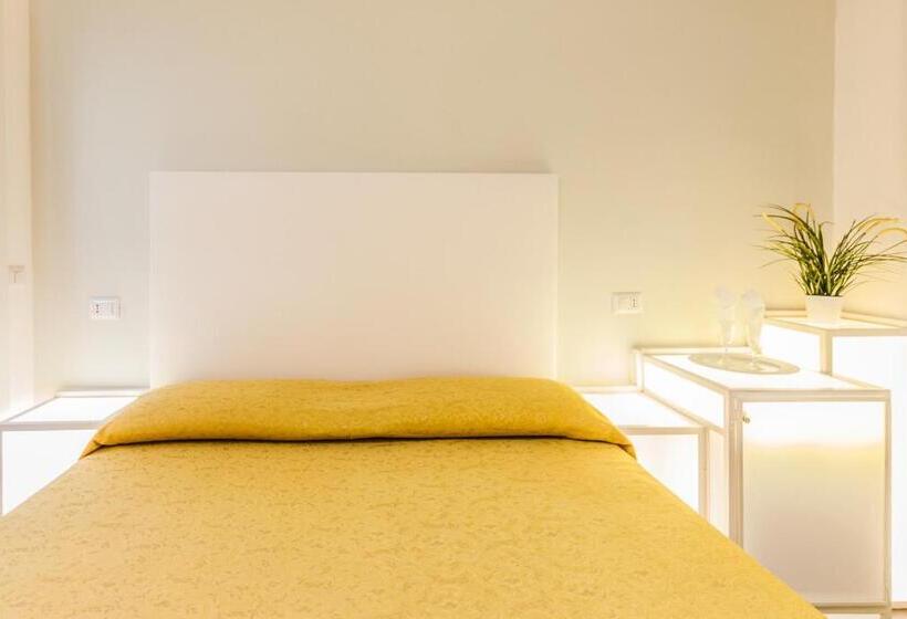 اتاق لوکس, Albergo Della Corte