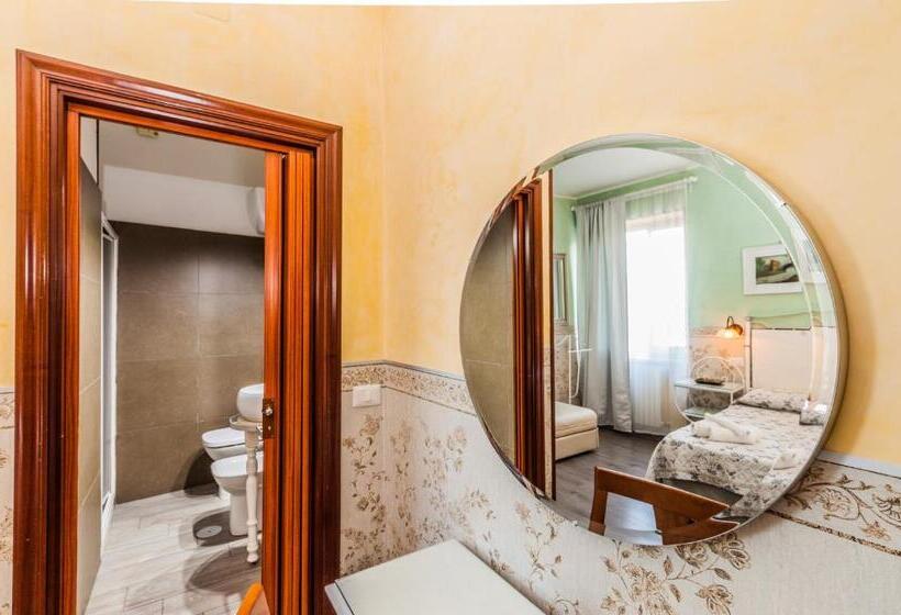 اتاق سوپریور, Albergo Della Corte