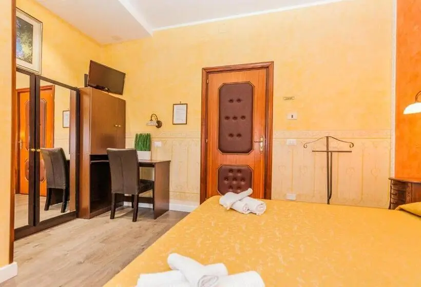 Comfort Kolmen Hengen Huone, Albergo Della Corte