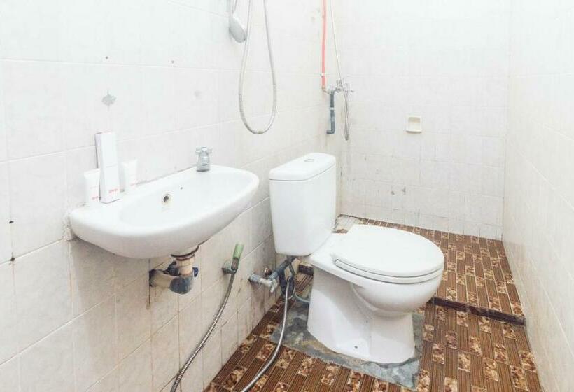 Camera Standard, Oyo 1688 Collin Beach