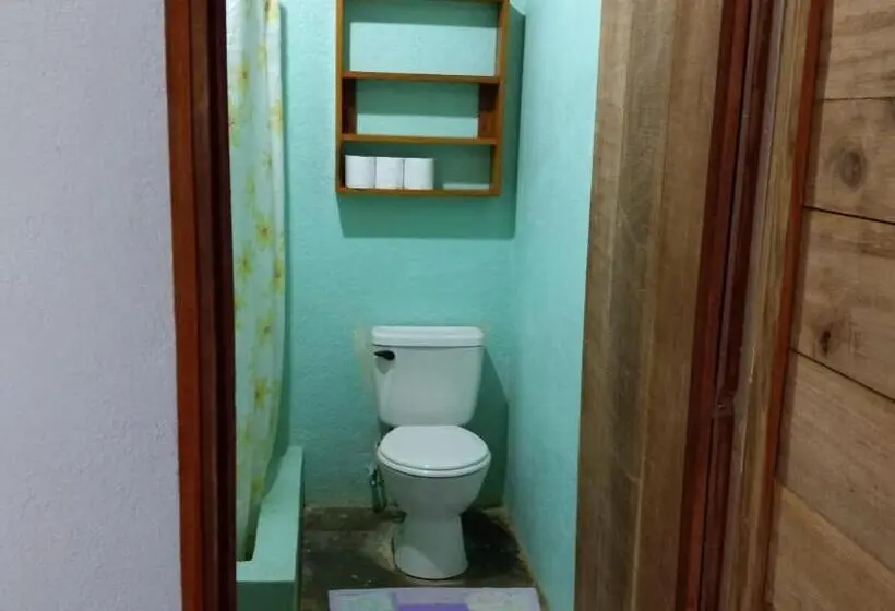 بنگله خانوادگی, Clarissa Falls Resort