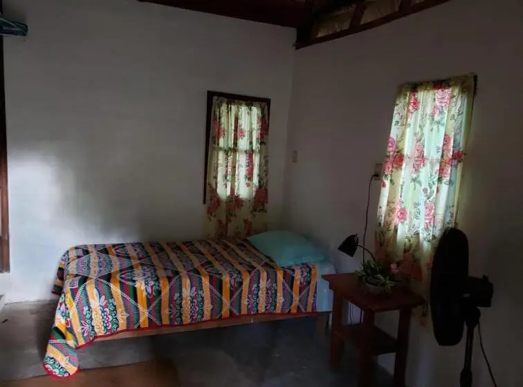 بانگلوی استاندارد, Clarissa Falls Resort