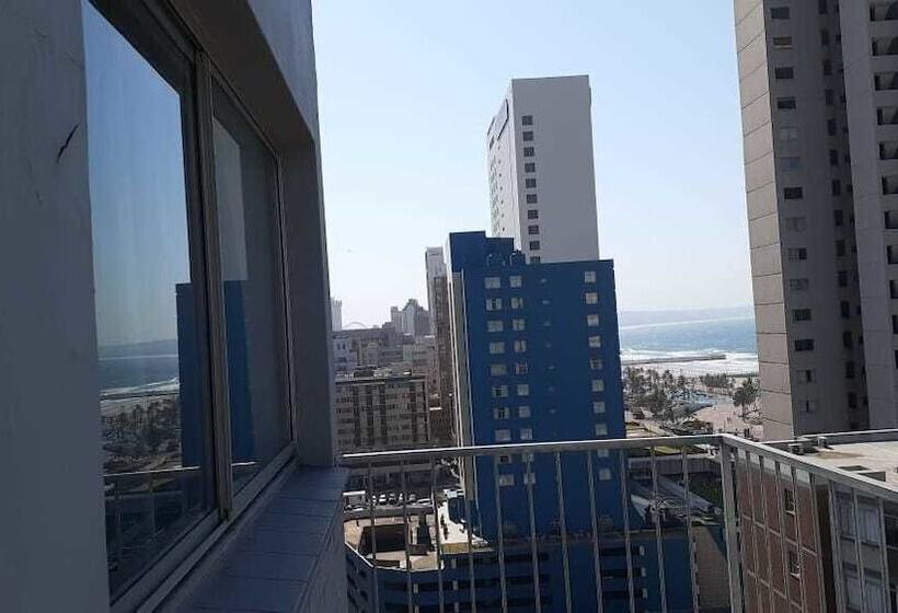 اتاق راحتی سه تخته, Mthonjeni Residence And Cafe