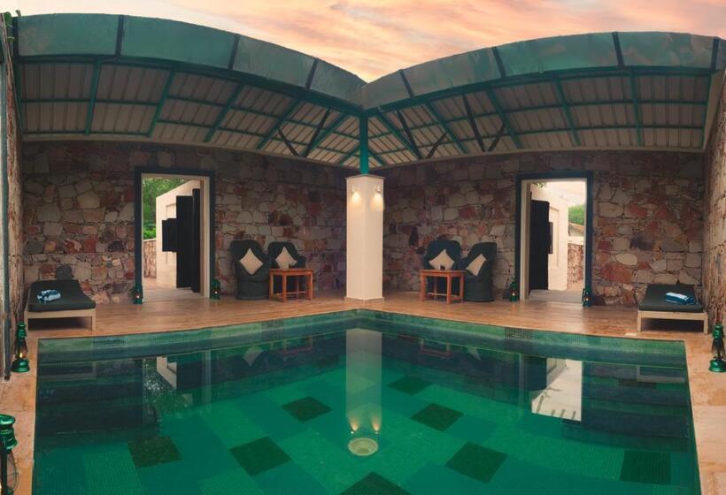 اتاق خانوادگی, Trees N Tigers Luxury Wildlife Lodge