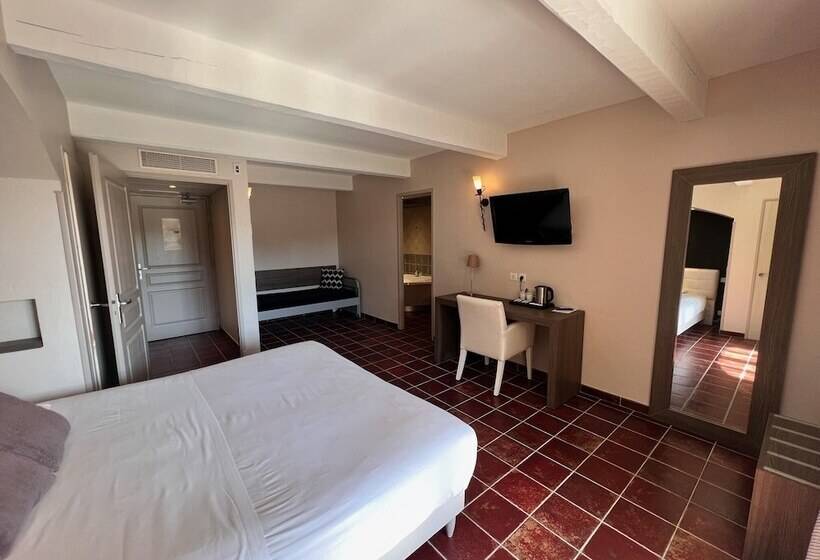 Номер Стандарт Трехместный, Hôtel Restaurant La Bergerie