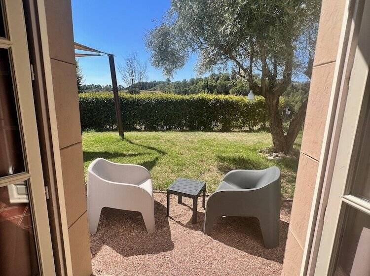 غرفة قياسية رباعية, Hôtel Restaurant La Bergerie