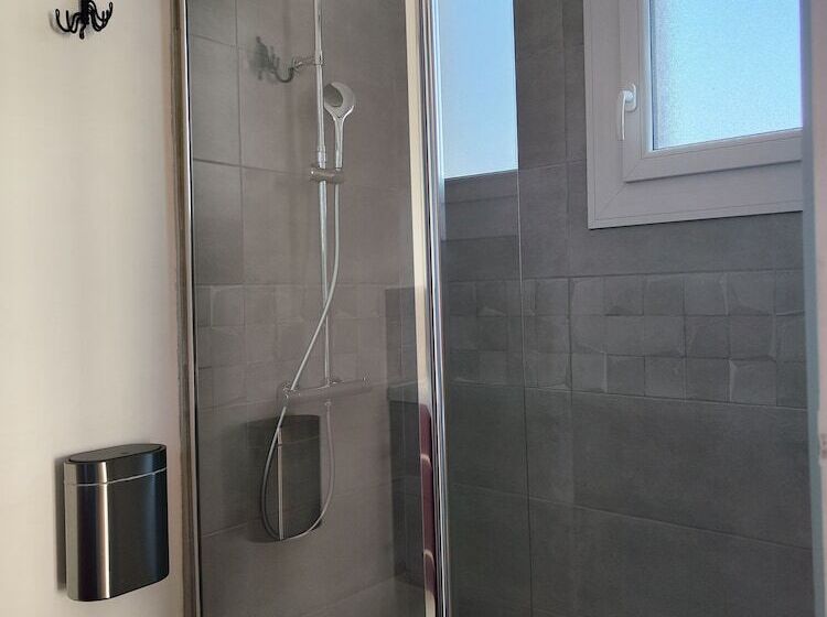 חדר סטנדרט לשלושה, Le Sporting