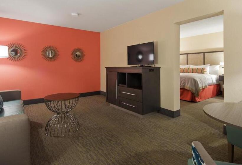 带大床的套房, Best Western Plus St. Simons