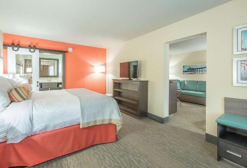 带大床的套房, Best Western Plus St. Simons