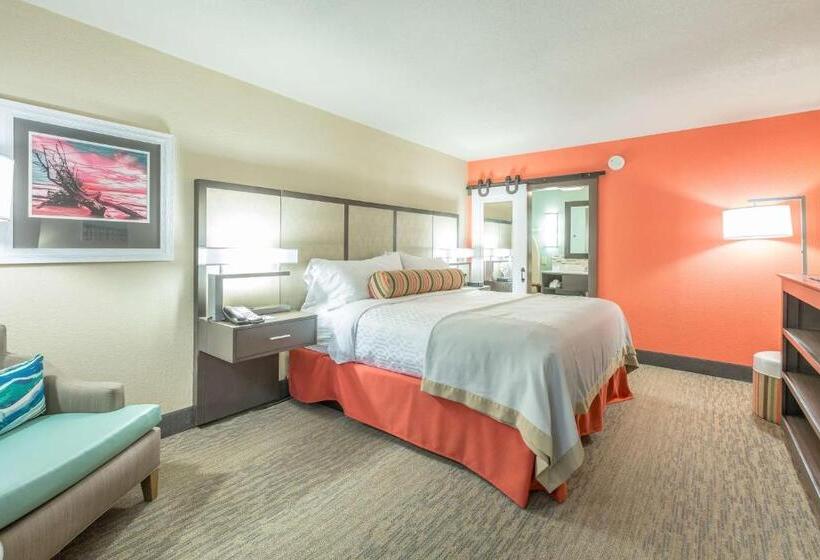 带大床的套房, Best Western Plus St. Simons