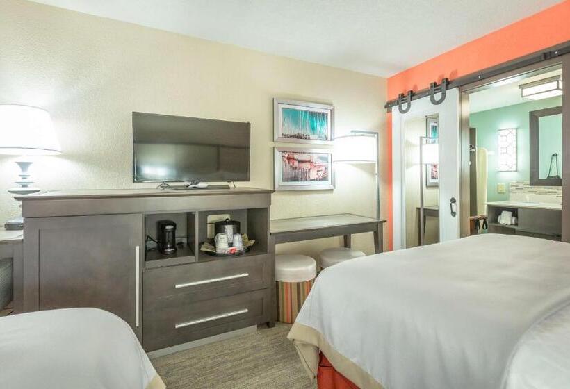 标准间带游泳池, Best Western Plus St. Simons