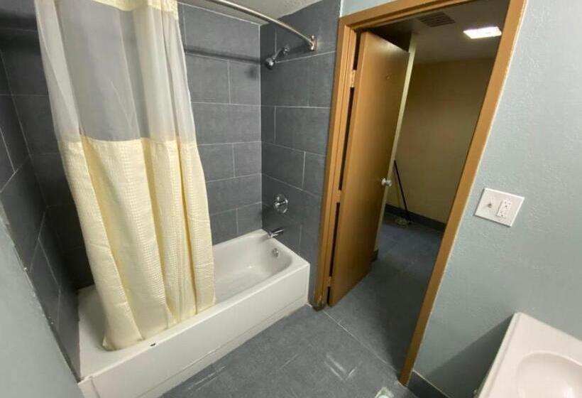 غرفة قياسية, Economy Inn North Randall