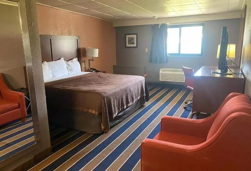 キングサイズベッドのスイートルーム, Economy Inn North Randall