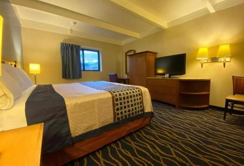 キングサイズベッドのスイートルーム, Economy Inn North Randall