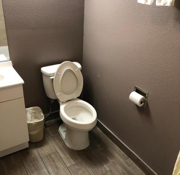 غرفة ديلوكس, Economy Inn North Randall