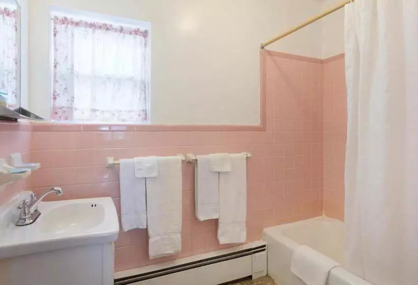 デラックスルーム, Knob Hill Motor Lodge