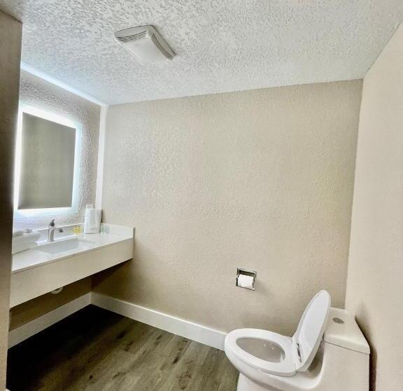 장애인을 위한 킹사이즈 침대 스탠다드 룸, Super 8 By Wyndham Kissimmee Orlando