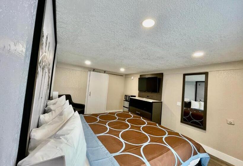 장애인을 위한 킹사이즈 침대 스탠다드 룸, Super 8 By Wyndham Kissimmee Orlando