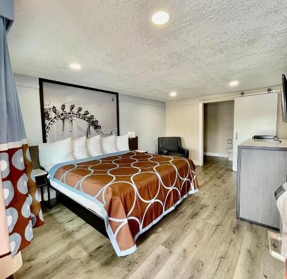 장애인을 위한 킹사이즈 침대 스탠다드 룸, Super 8 By Wyndham Kissimmee Orlando