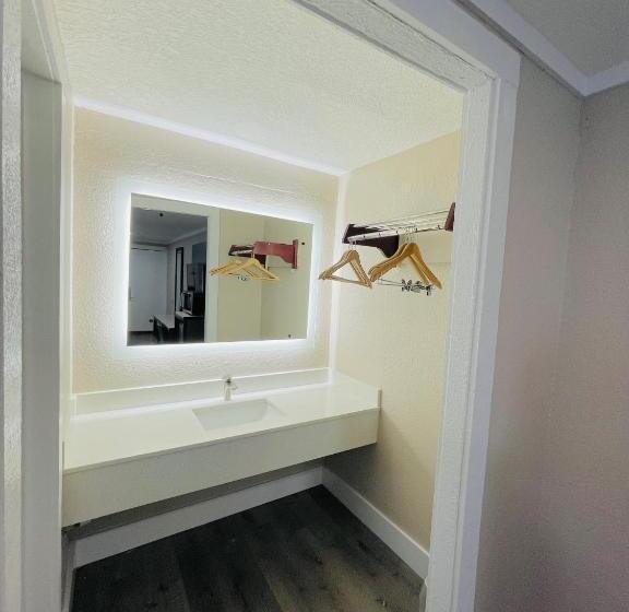 스탠다드 룸 킹사이즈 침대, Super 8 By Wyndham Kissimmee Orlando