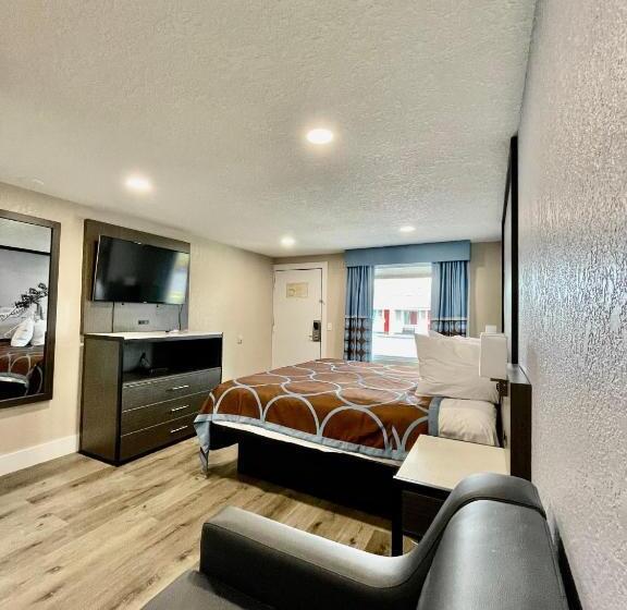 キングサイズベッドのデラックススイート, Super 8 By Wyndham Kissimmee Orlando