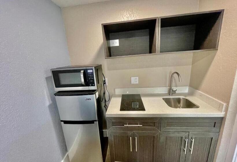 디럭스 스위트 킹 침대, Super 8 By Wyndham Kissimmee Orlando