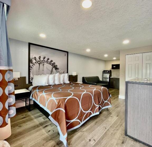 디럭스 스위트 킹 침대, Super 8 By Wyndham Kissimmee Orlando