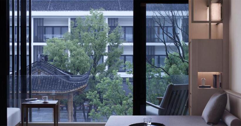 Номер Deluxe с Балконом, Naera Hotel Xitang