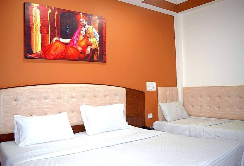 Deluxe Trippelrum, Shree Radhe Krishan